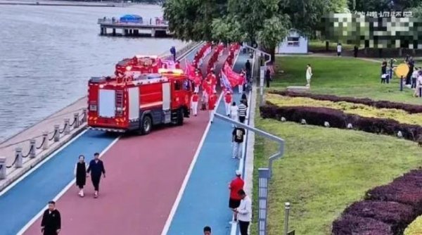 证星策略 暴走团阻碍救援车你怎么看 路权之争引争议